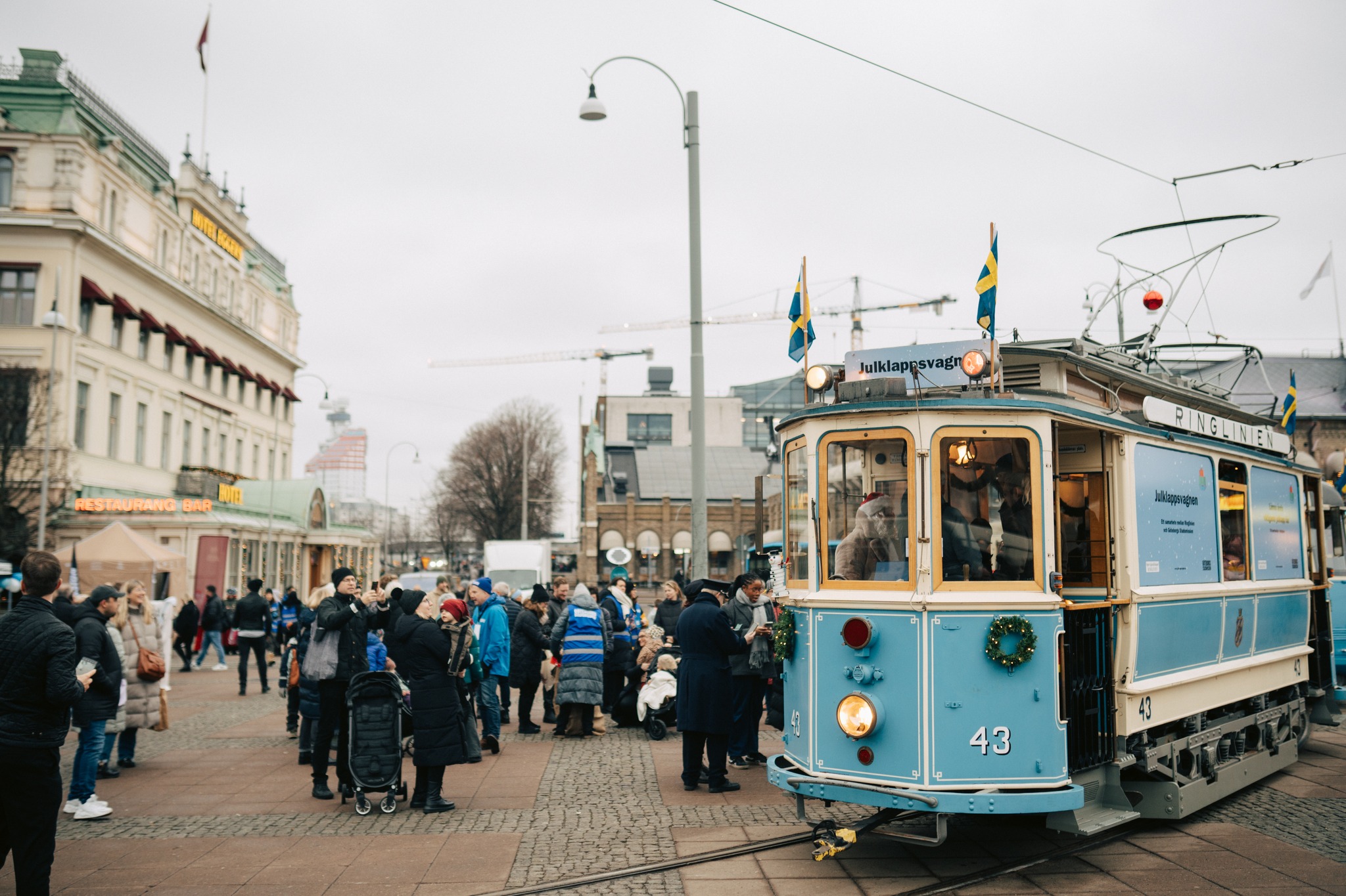 You are currently viewing Old-fashioned Christmas Train Collected Presents for Charity in Gothenburg